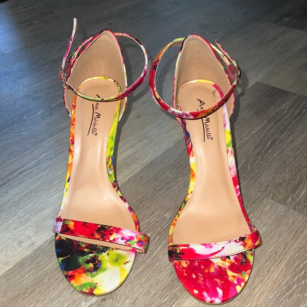 EUC Floral Pattern Strappy Heel 8.5